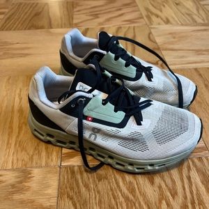 Oncloud cloudstratus shoes size 8